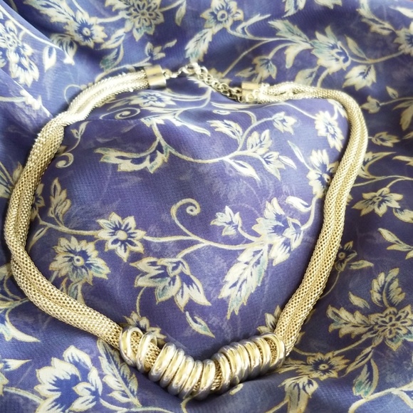 SILVER ๐ผ TONE NECKLACE - Picture 1 of 8